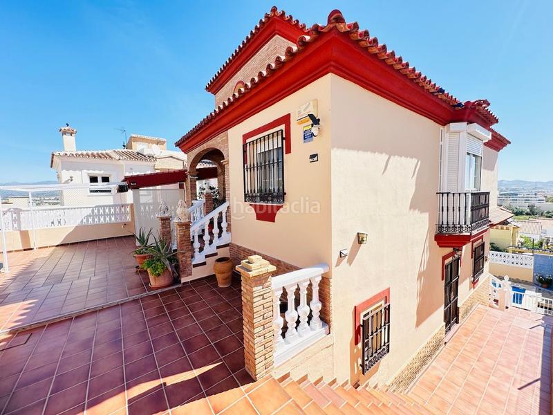 Foto b0a790cb-a240-4ce3-9a33-949ccae5a357. Chalet villa de lujo ubicada en la urbanización Viña Málaga . en Torre del Mar