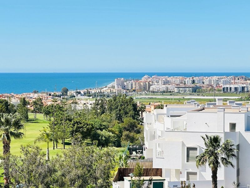 Foto d6d03d9e-a464-446b-a406-bbeacb96654a. Àtic amb piscina a Caleta de Velez
