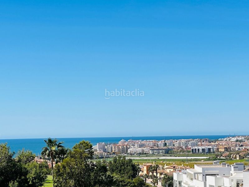 Foto dd7be5f1-6864-409f-8720-af014d76066b. Àtic amb piscina a Caleta de Velez