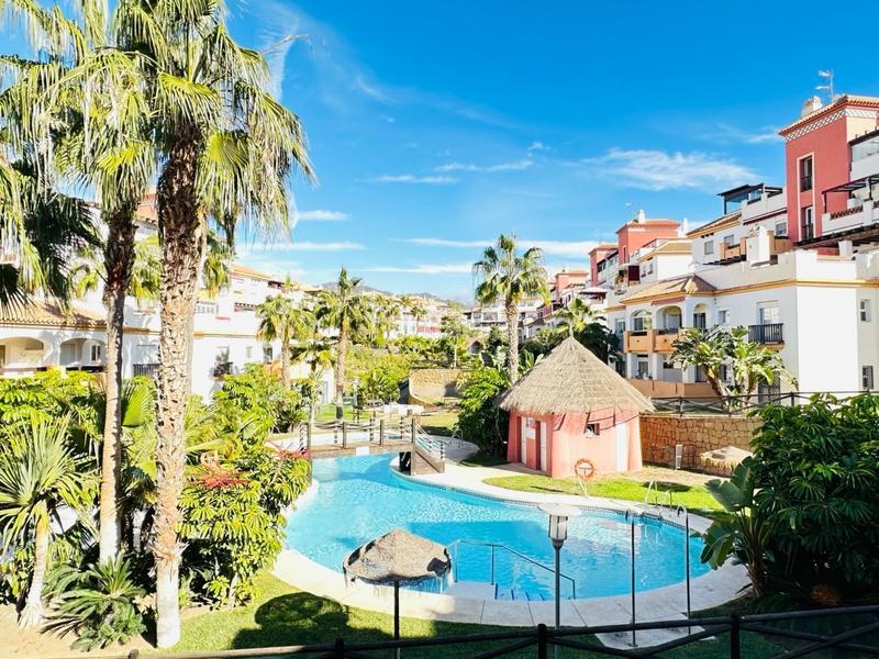 Foto f3ac4fc8-759d-4439-94fb-e8b02a262a84. Àtic amb piscina a Caleta de Velez