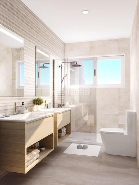Foto 608b0aa7-432a-4847-8d26-2cb657747e1d. Casa adosada chalets de lujo de estilo moderno costa. en Torrox