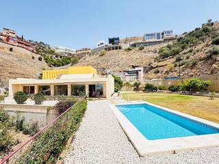 Chalet in El Peñoncillo. Villa de lujo con diseño de estilo moderno a 6 kilómetros de ner