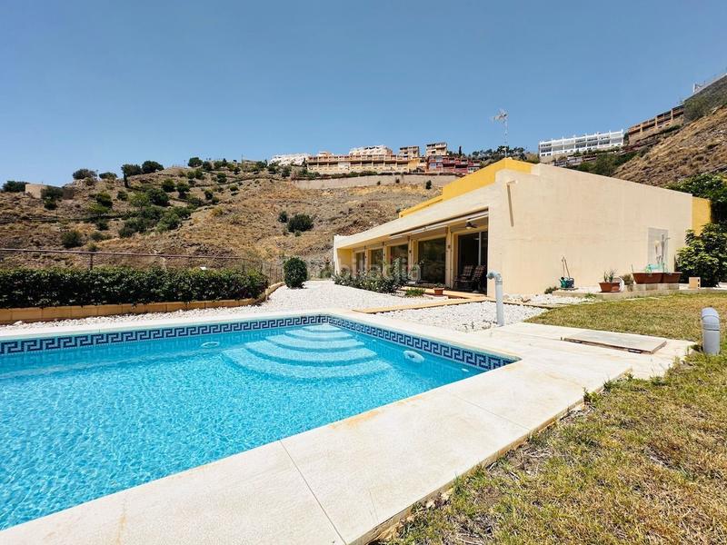 Foto 07643789-00f5-4530-a83c-ec4e3c103a7b. Chalet villa de lujo con diseño de estilo moderno a 6 kilómetros de nerja costa. en Torrox
