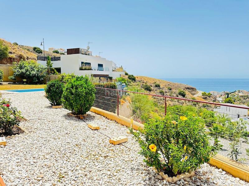 Foto 0e8b7044-7bd5-4039-b203-51a96e4cf631. Chalet villa de lujo con diseño de estilo moderno a 6 kilómetros de nerja costa. en Torrox