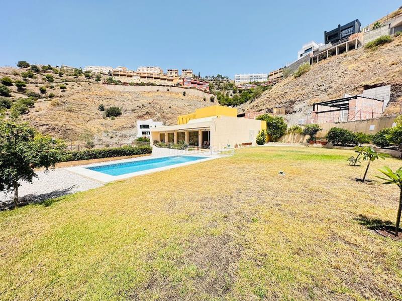 Foto 22269da0-bf2b-40ab-bded-37a0714cb0c2. Chalet villa de lujo con diseño de estilo moderno a 6 kilómetros de nerja costa. en Torrox