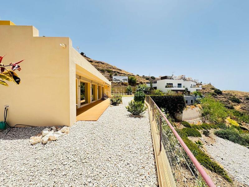 Foto 773f9e00-7f86-4b44-a32a-1593f5e4d278. Chalet villa de lujo con diseño de estilo moderno a 6 kilómetros de nerja costa. en Torrox