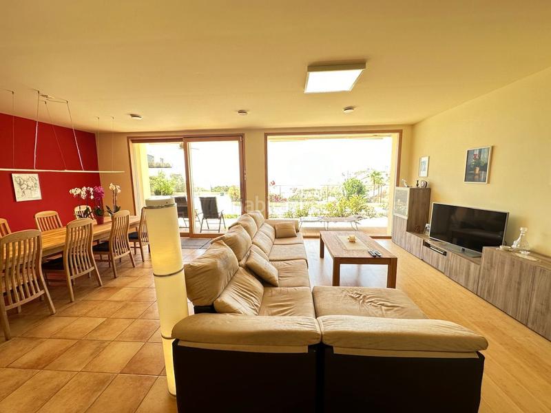 Foto 92d8f756-3796-48e9-92d1-a23421489181. Chalet villa de lujo con diseño de estilo moderno a 6 kilómetros de nerja costa. en Torrox