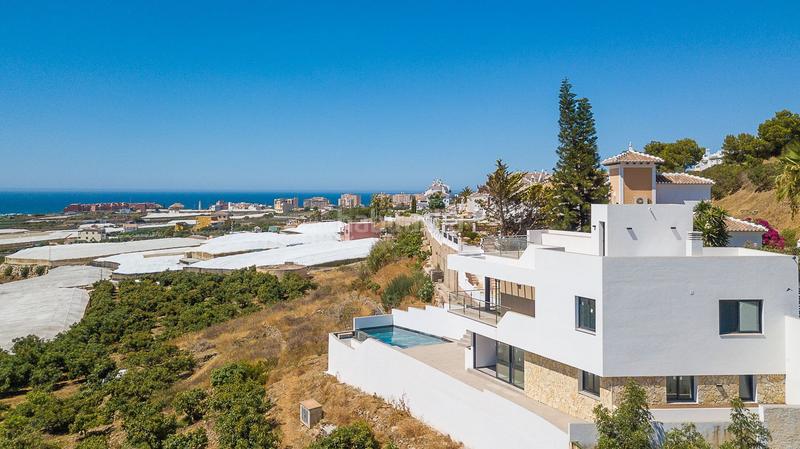 Foto 147b2c6d-853d-497d-964a-3842eae9f7db. Chalet villa de lujo de estilo moderno costa. en Torrox