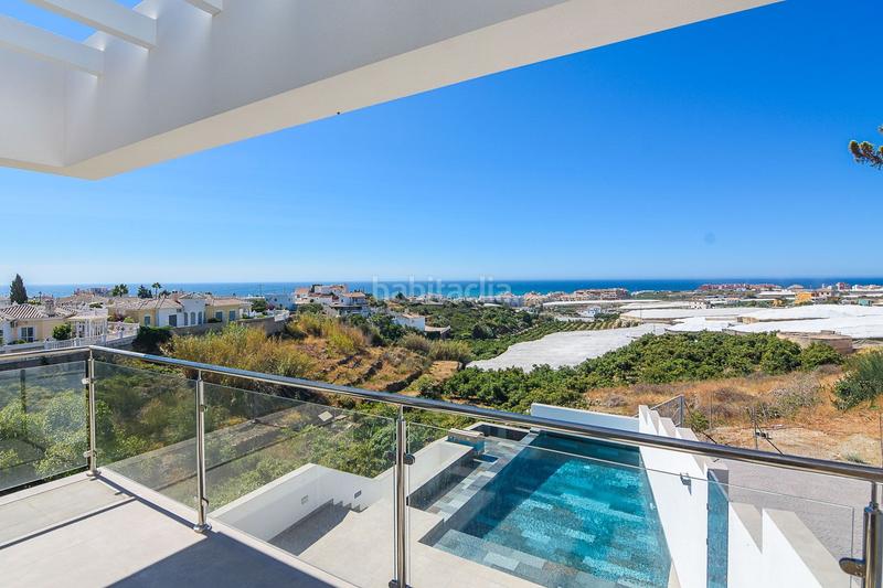 Foto 455e603d-0ba6-4acd-b073-c757ee7c0b33. Chalet villa de lujo de estilo moderno costa. en Torrox