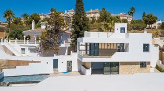 Chalet in Torrox Park. Villa de lujo de estilo moderno en torrox costa.