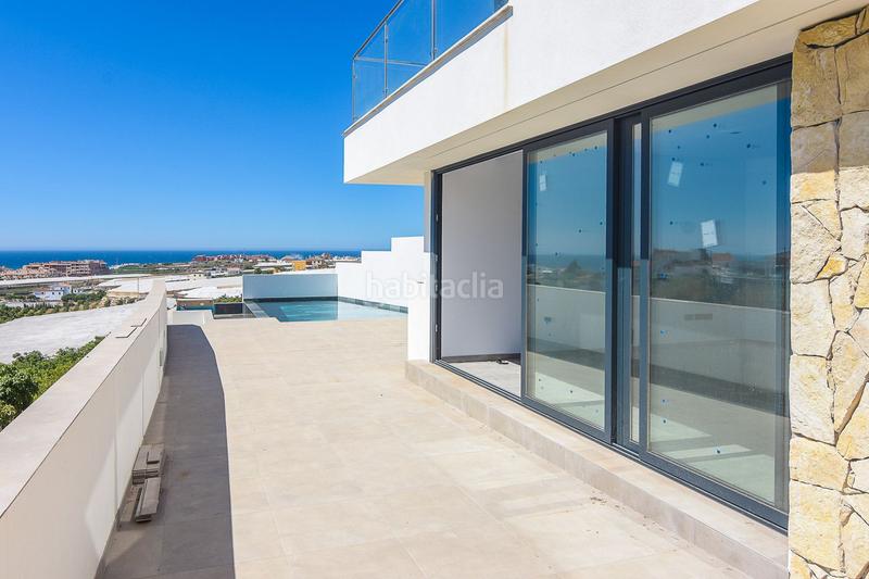 Foto c7eb2b1c-9495-4ed4-88b3-46303e9d6ba7. Chalet villa de lujo de estilo moderno costa. en Torrox