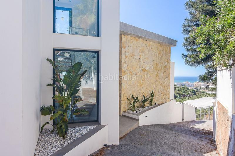 Foto ce44bcd5-8c43-4350-b265-9175dfe9e218. Chalet villa de lujo de estilo moderno costa. en Torrox