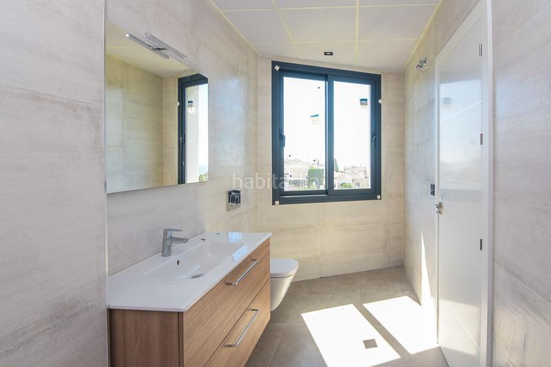 Foto d736bb27-87ec-406e-ac7b-f648dafc45c3. Chalet villa de lujo de estilo moderno costa. en Torrox