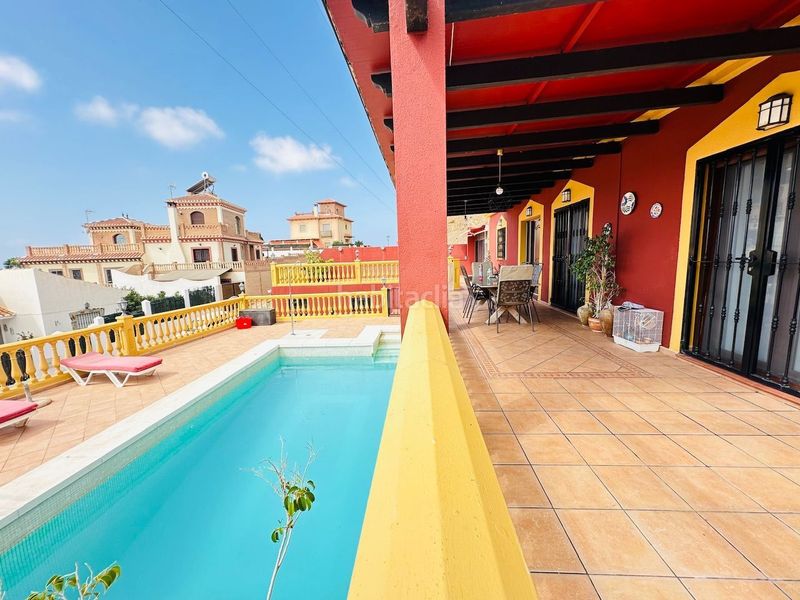 Foto a6e7bb97-fde2-42a1-a772-0dcdeea16306. Xalet amb piscina a Urbanización Santa Rosa Torrox