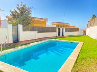Casa a Urbanización Santa Rosa. Chalet pareado con 180 m2 construidos sobre una parcela de 200 m