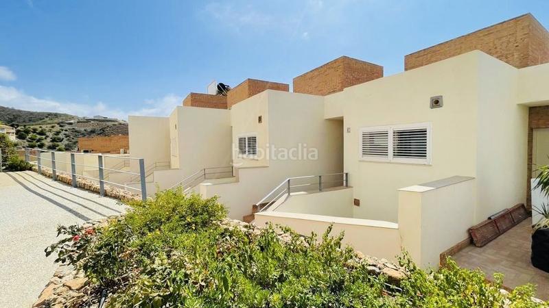 Foto 04f0bbce-9818-42d7-8ac9-5c6ca00ef915. Casa adosada chalet adosado costa con vistas panorámicas al mar en la urbanización balcones dEl Peñoncillo. en Torrox