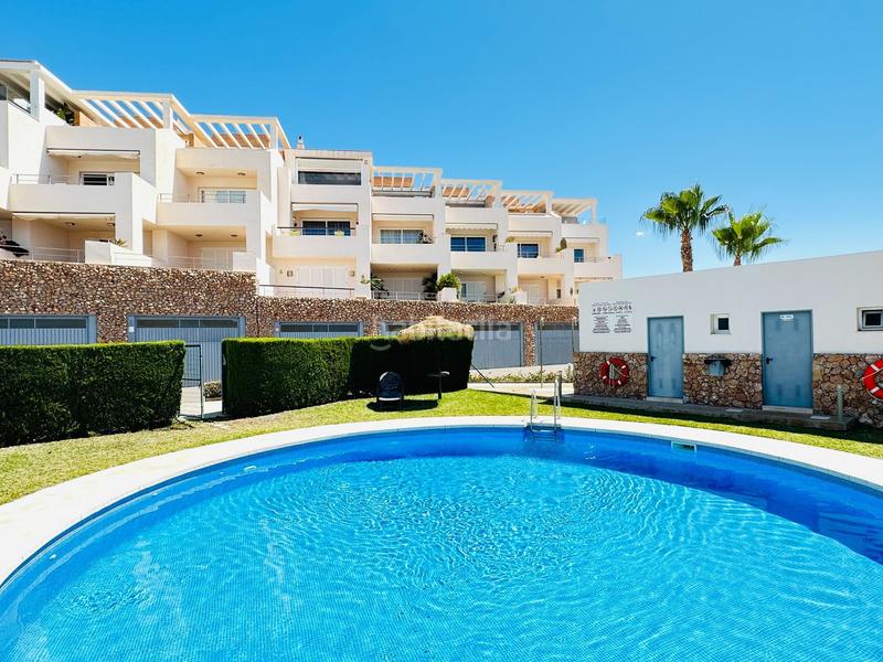 Foto 15abe2f5-7e7e-4b70-b8f1-b5aaafc1e3bd. Casa adosada chalet adosado costa con vistas panorámicas al mar en la urbanización balcones dEl Peñoncillo. en Torrox