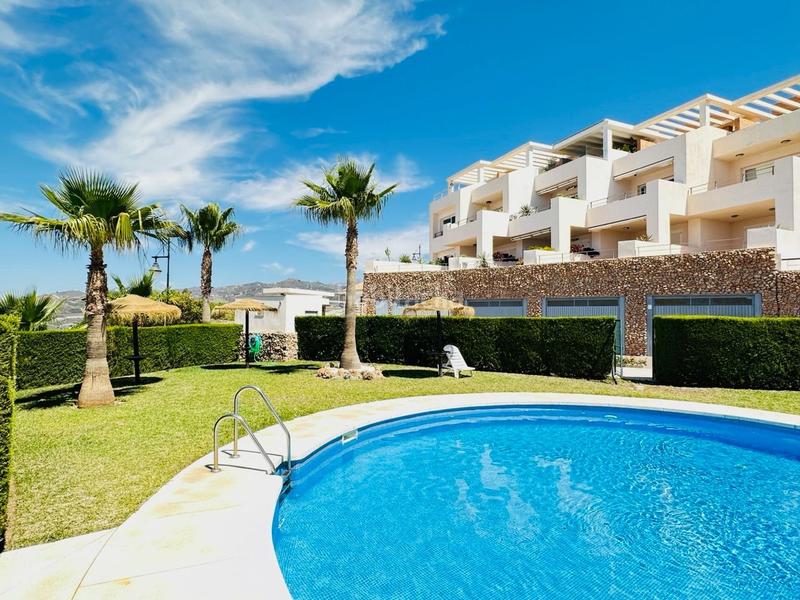 Foto c7566e37-aa0e-4abc-9952-f6cc826e4fbb. Casa adosada chalet adosado costa con vistas panorámicas al mar en la urbanización balcones dEl Peñoncillo. en Torrox