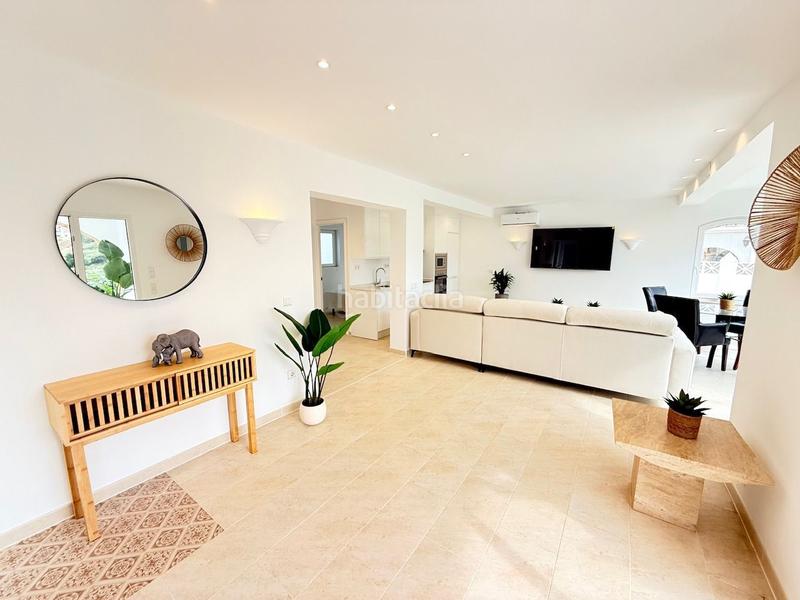 Foto 05b7e6d9-9c03-445e-87cc-055bcd4f3d18. Casa chalet con piscina privada con vistas al mar a 6 kilómetros en torrox costa el peñoncillo. en Nerja