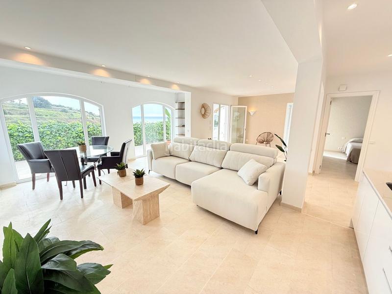 Foto 64e4007b-ec57-4ff2-9388-867cc60d1261. Casa chalet con piscina privada con vistas al mar a 6 kilómetros en torrox costa el peñoncillo. en Nerja