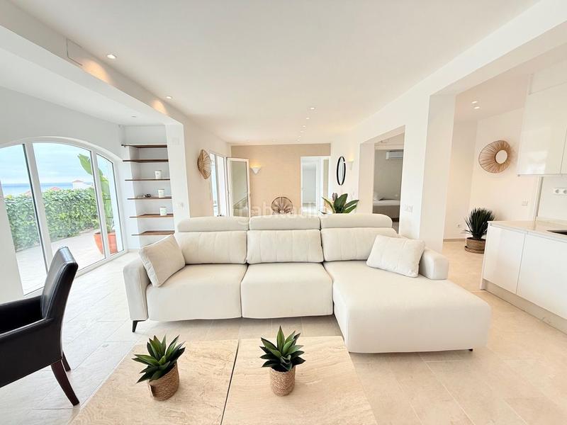 Foto d503368a-2e1b-4399-9bd0-61360e4d74eb. Casa chalet con piscina privada con vistas al mar a 6 kilómetros en torrox costa el peñoncillo. en Nerja