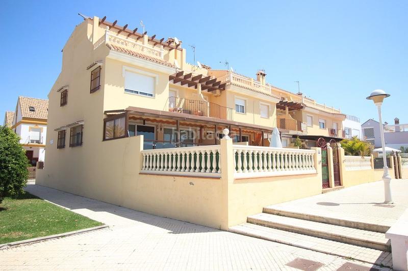 Foto 072843b1-b33b-49b5-8283-a54a44e11879. Casa adosada espectacular chalet de lujo situado en primera línea de playa málaga con salida directa al paseo marítimo. en Torre del Mar