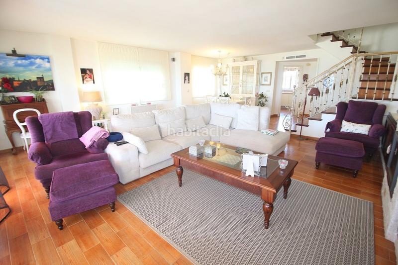 Foto 0a475572-73a5-4b42-94de-ff9e077d2302. Casa adosada espectacular chalet de lujo situado en primera línea de playa málaga con salida directa al paseo marítimo. en Torre del Mar