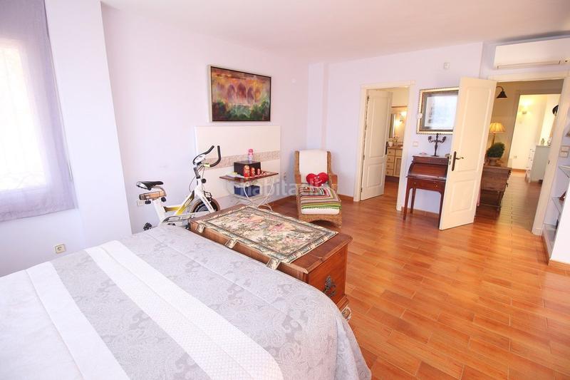 Foto 1caee83a-0f82-468c-98f5-cb91543b39e8. Casa adosada espectacular chalet de lujo situado en primera línea de playa málaga con salida directa al paseo marítimo. en Torre del Mar