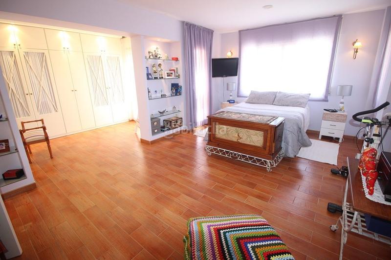 Foto 3f1e676c-4fe1-46b4-98b8-33828744915e. Casa adosada espectacular chalet de lujo situado en primera línea de playa málaga con salida directa al paseo marítimo. en Torre del Mar