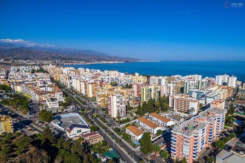 Foto 3f3ff519-f8d5-470e-b7be-5ffe89b327ac. Casa adosada espectacular chalet de lujo situado en primera línea de playa málaga con salida directa al paseo marítimo. en Torre del Mar