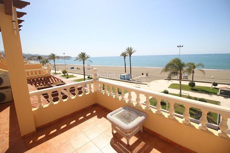 Foto 4fec1689-ed0a-49dc-b6f1-5d3ebad35a8e. Casa adosada espectacular chalet de lujo situado en primera línea de playa málaga con salida directa al paseo marítimo. en Torre del Mar