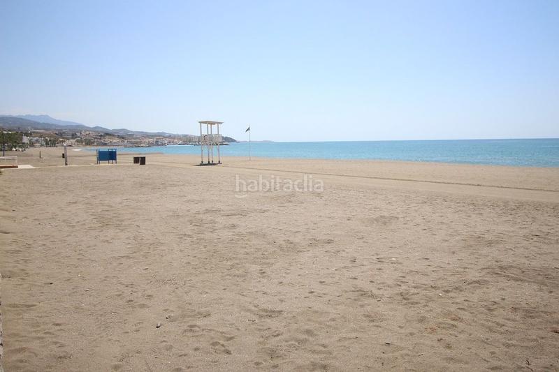 Foto c264c9f1-0c9a-420f-8e38-89aca48fd3bf. Casa adosada espectacular chalet de lujo situado en primera línea de playa málaga con salida directa al paseo marítimo. en Torre del Mar