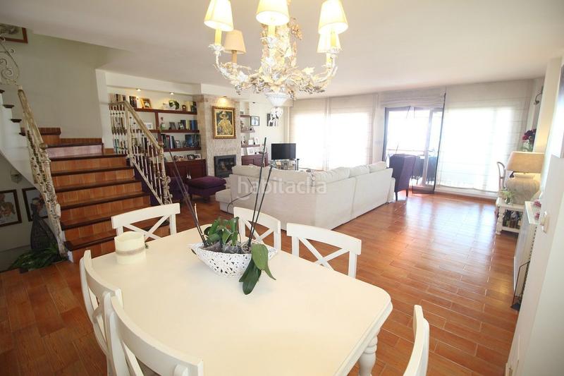 Foto f40edd96-c041-46ca-aea7-a39f61b5843a. Casa adosada espectacular chalet de lujo situado en primera línea de playa málaga con salida directa al paseo marítimo. en Torre del Mar