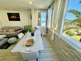 Apartament a Laguna Beach. Apartamento en torrox costa en primera línea de playa.