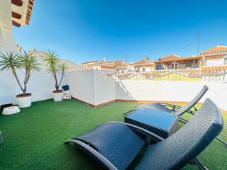 Maison jumelée à Urbanización Santa Rosa. Chalet adosado ubicado en torrox costa  y a 250 metros de la pla