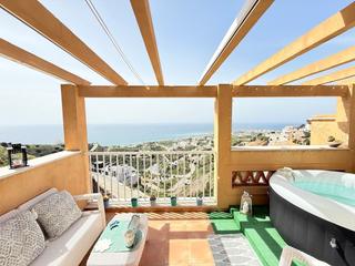 Casa adosada en El Peñoncillo. Chalet pareado en torrox costa con vistas panorámicas al mar en