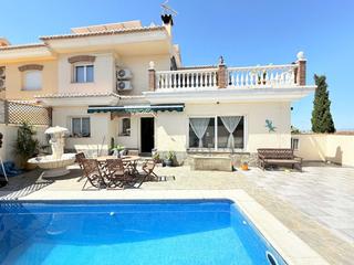Haus in Urbanización Santa Rosa. Chalet pareado situado en torrox costa y a 3 minutos de la playa