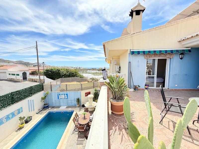Foto ab80d065-fbd3-4929-b3e1-24e18b2a2b19. Casa amb piscina a Urbanización Santa Rosa Torrox