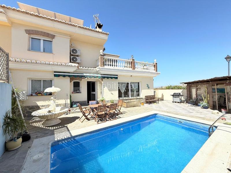 Foto b2ebff79-ffe5-44e1-b9d9-862f1bf8aa32. Casa amb piscina a Urbanización Santa Rosa Torrox