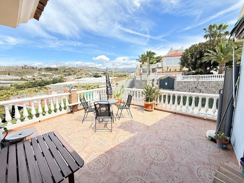 Foto c86b3f01-f289-4b26-9af7-dd56e24d0c98. Casa amb piscina a Urbanización Santa Rosa Torrox