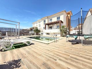 Casa in Urbanización Santa Rosa. Chalet pareado con piscina privada  a 800 metros  de la playa en