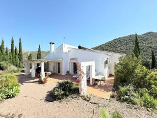 Chalet à Cómpeta. Espectacular villa de lujo con apartamento en frigiliana con vis