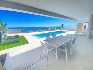 Chalet in Chaparil - Torrecilla - Punta Lara. Villa de lujo con diseño de estilo moderno a 6 kilómetros de ner