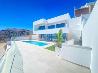 Chalet à Chaparil - Torrecilla - Punta Lara. Villa de lujo con diseño de estilo moderno a 6 kilómetros de ner