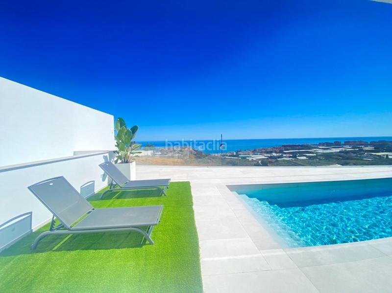 Foto 1198bd0e-acb7-4f28-b3f5-0fc7778ffe03. Chalet villa de lujo con diseño de estilo moderno a 6 kilómetros en Nerja