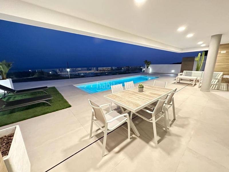 Foto 18a3505b-f170-4896-b0df-52bf729f1790. Chalet villa de lujo con diseño de estilo moderno a 6 kilómetros en Nerja