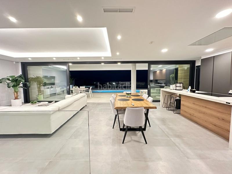 Foto 2449063d-b980-4212-acb5-430fb6229c99. Chalet villa de lujo con diseño de estilo moderno a 6 kilómetros en Nerja