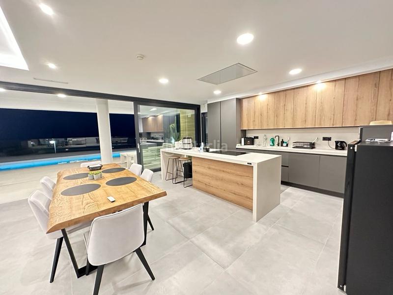 Foto 4b2c3838-9e6a-424f-b7ce-0ac1fbfa53f1. Chalet villa de lujo con diseño de estilo moderno a 6 kilómetros en Nerja