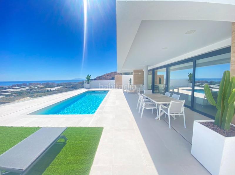 Foto 5e3d8207-8772-46e4-aba6-e0c1bd5dfd87. Chalet villa de lujo con diseño de estilo moderno a 6 kilómetros en Nerja