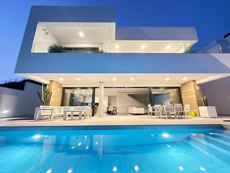 Foto 71022060-a157-4449-abe0-9cd8f2f3a243. Chalet villa de lujo con diseño de estilo moderno a 6 kilómetros en Nerja